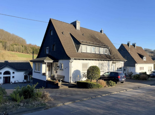 Großes Haus mit Einliegerwohnung in Gummersbach
